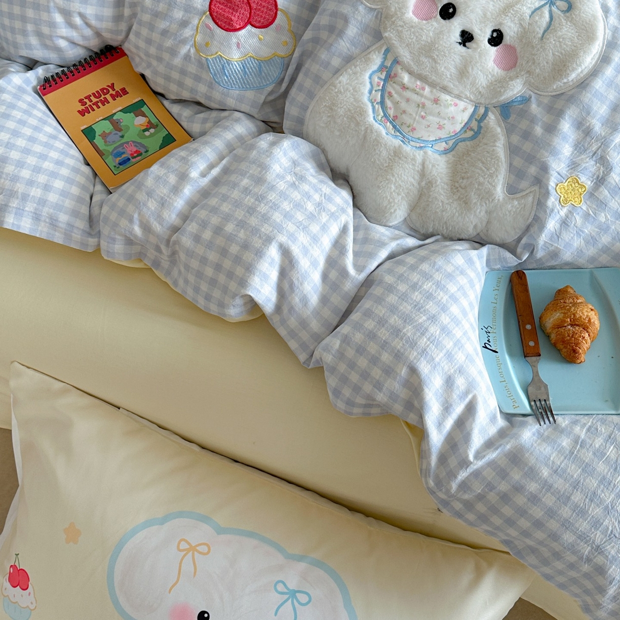 91家纺网 家纺一手货源 找家纺 觅糖家纺 2025秋冬韩系全棉水洗棉系列四件套 樱桃狗狗