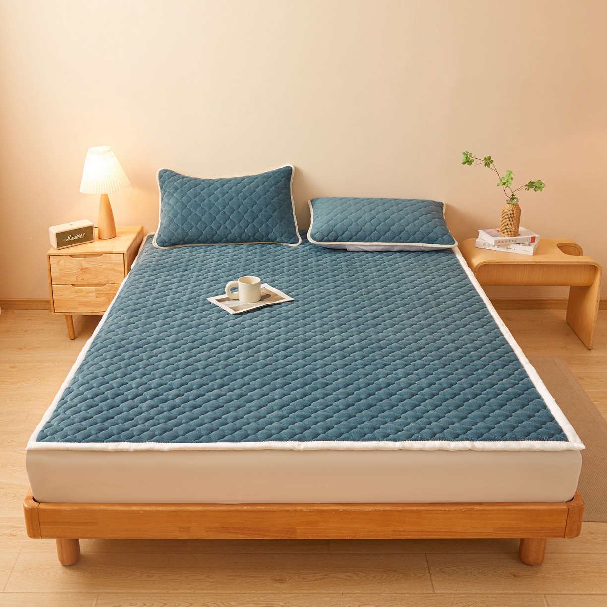 91家纺网 家纺一手货源 找家纺 （总）初心家纺 2025新款高克重牛奶绒印花夹棉床垫