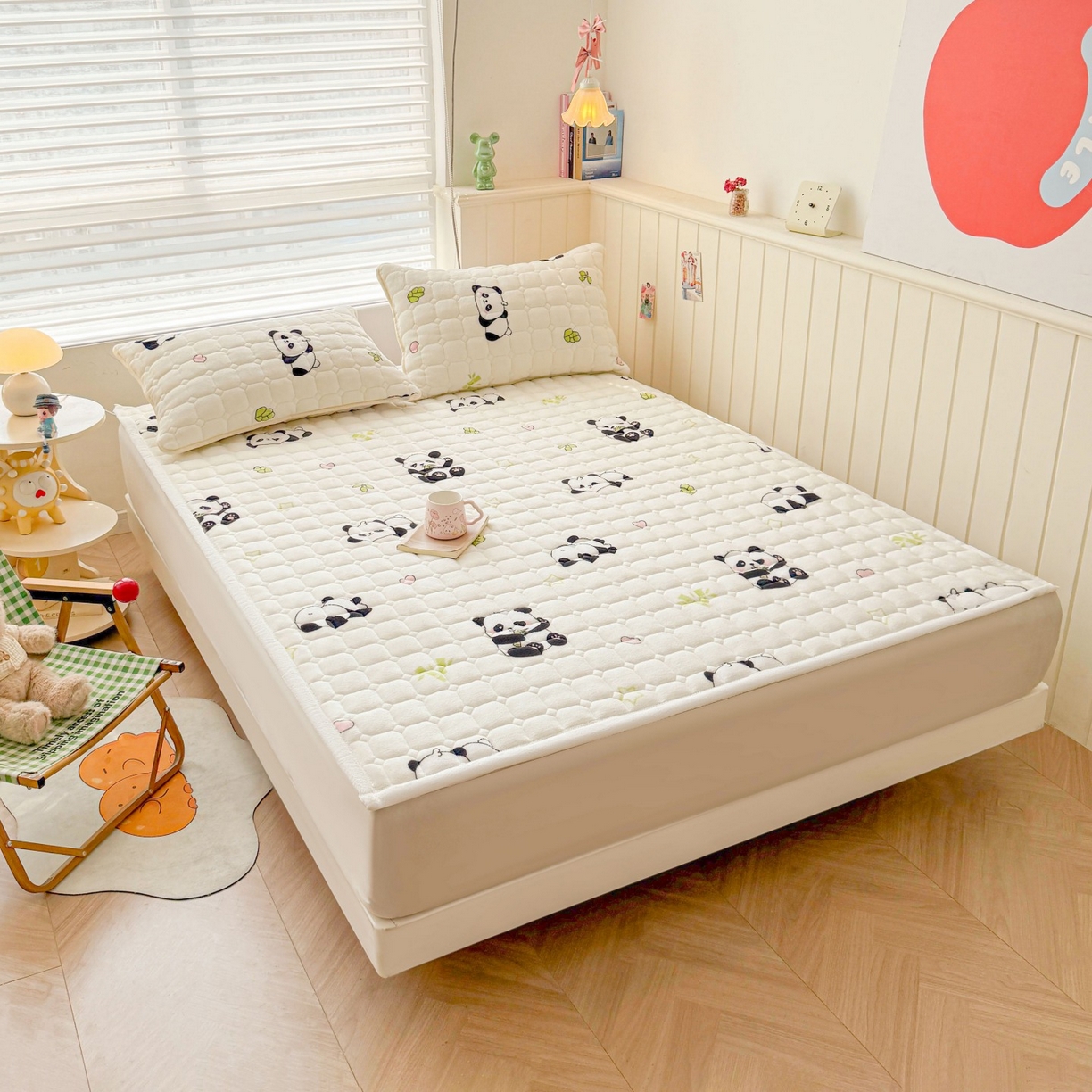 91家纺网 家纺一手货源 找家纺 初心家纺 2025新款高克重牛奶绒印花夹棉床垫 快乐国宝