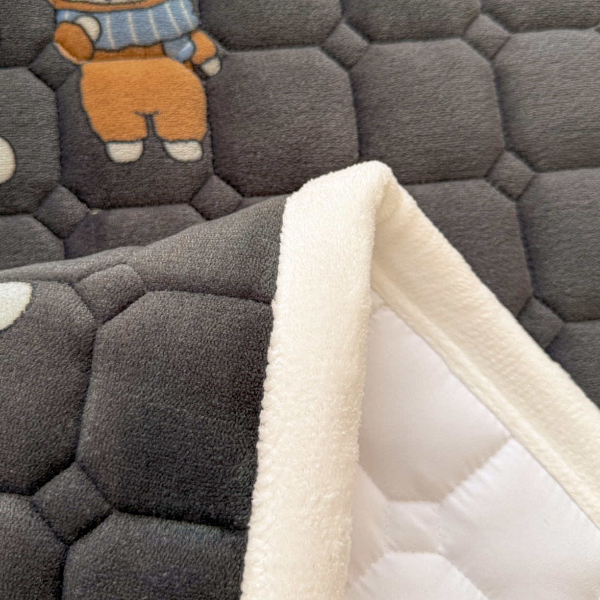 91家纺网 家纺一手货源 找家纺 初心家纺 2025新款高克重牛奶绒印花夹棉床垫 LA布布