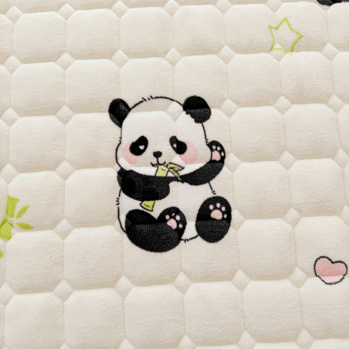 91家纺网 家纺一手货源 找家纺 初心家纺 2025新款高克重牛奶绒印花夹棉床垫 快乐国宝