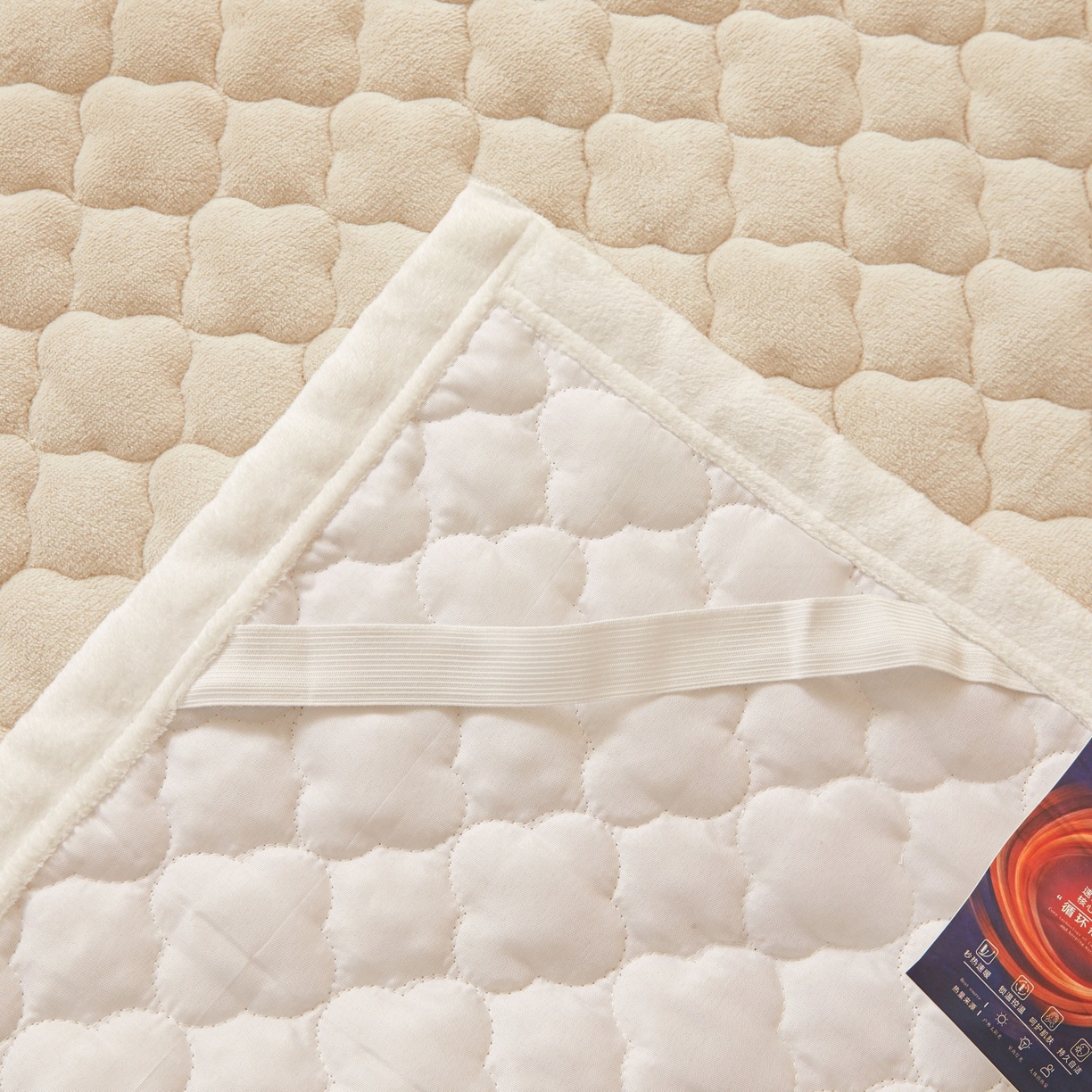 91家纺网 家纺一手货源 找家纺 初心家纺 2025新款高克重牛奶绒印花夹棉床垫 奶油白