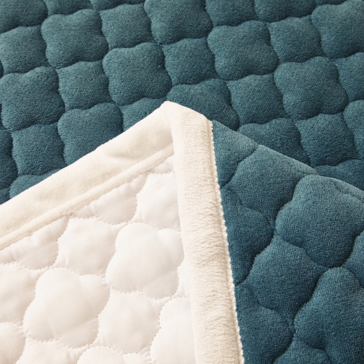 91家纺网 家纺一手货源 找家纺 初心家纺 2025新款高克重牛奶绒印花夹棉床垫 海洋蓝