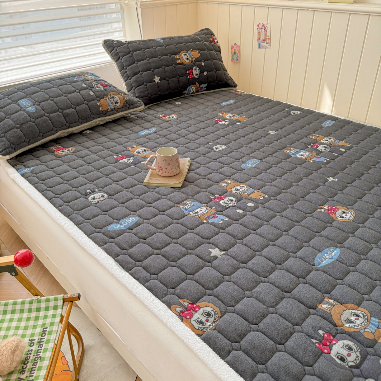 91家纺网 家纺一手货源 找家纺 初心家纺 2025新款高克重牛奶绒印花夹棉床垫 LA布布