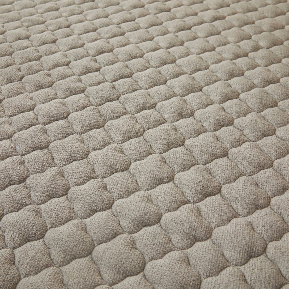 91家纺网 家纺一手货源 找家纺 初心家纺 2025新款高克重牛奶绒印花夹棉床垫 时尚灰