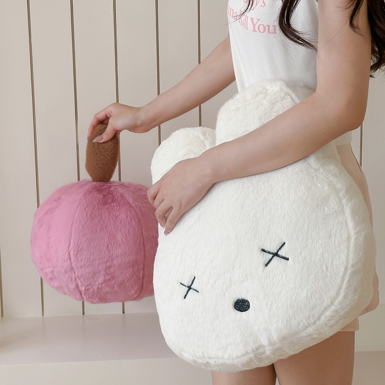 91家纺网 家纺一手货源 找家纺 （总）桔子家纺 2025新款兔兔绒happy系列抱枕