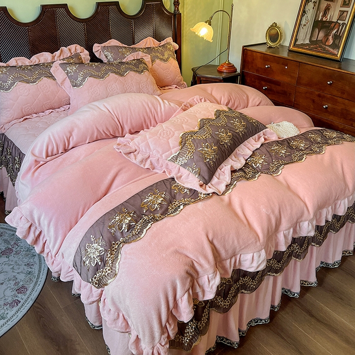 91家纺网 家纺一手货源 找家纺 （总）网红馆（ck家纺） 2025新款高克重牛奶绒床裙四件套-卡妮娜系列