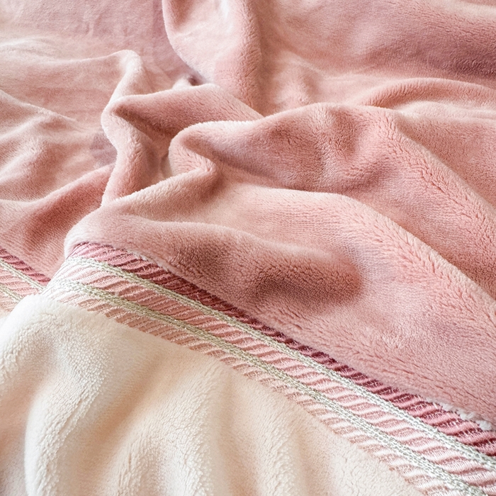 91家纺网 家纺一手货源 找家纺 （总）梦精灵家纺 2025新款高端贵妃绒加厚全消光牛奶绒四件套12斤刺绣拼接工艺（华尔兹场景1）