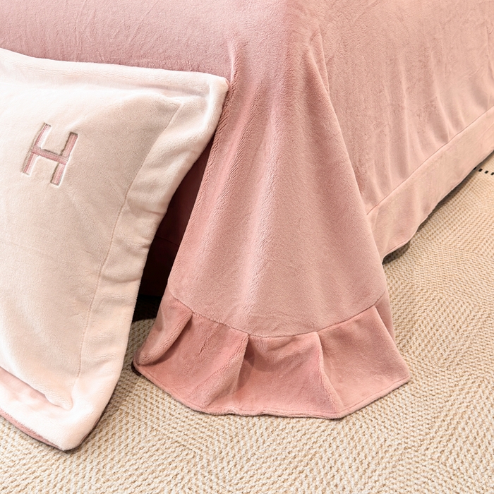 91家纺网 家纺一手货源 找家纺 （总）梦精灵家纺 2025新款高端贵妃绒加厚全消光牛奶绒四件套12斤刺绣拼接工艺（华尔兹场景1）