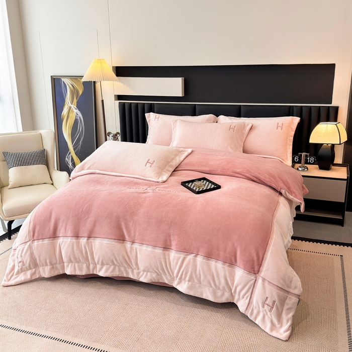 91家纺网 家纺一手货源 找家纺 （总）梦精灵家纺 2025新款高端贵妃绒加厚全消光牛奶绒四件套12斤刺绣拼接工艺（华尔兹场景1）