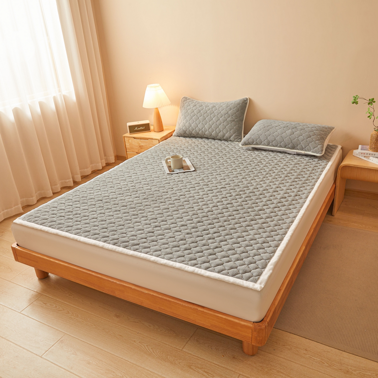 91家纺网 家纺一手货源 找家纺 （总）初心家纺 2025新款高克重牛奶绒印花夹棉床垫