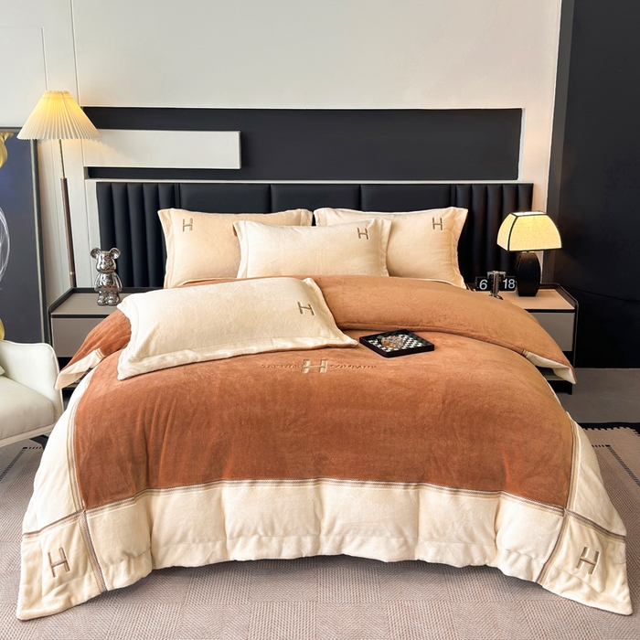 91家纺网 家纺一手货源 找家纺 （总）梦精灵家纺 2025新款高端贵妃绒加厚全消光牛奶绒四件套12斤刺绣拼接工艺（华尔兹场景1）