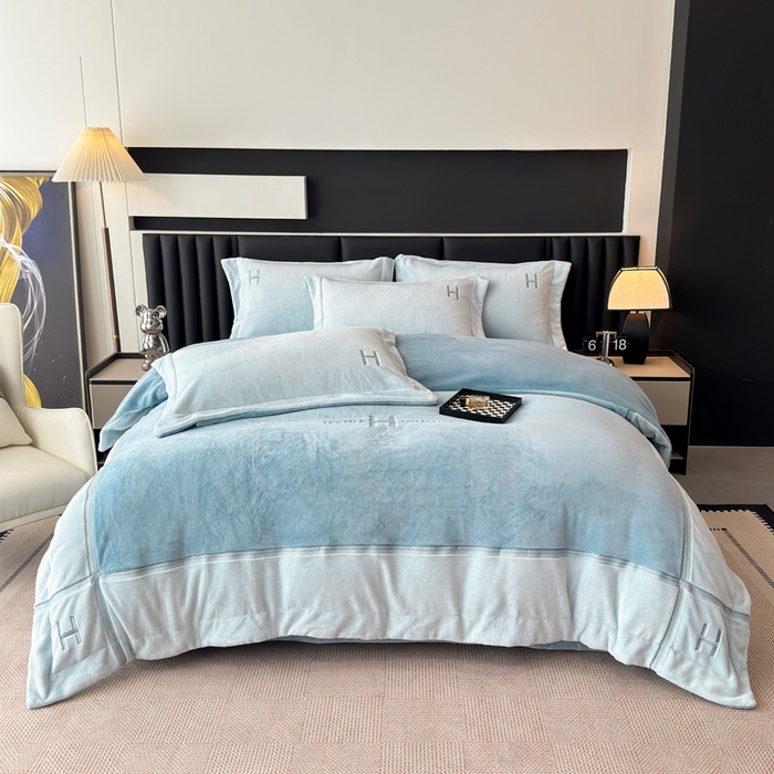 91家纺网 家纺一手货源 找家纺 （总）梦精灵家纺 2025新款高端贵妃绒加厚全消光牛奶绒四件套12斤刺绣拼接工艺（华尔兹场景1）