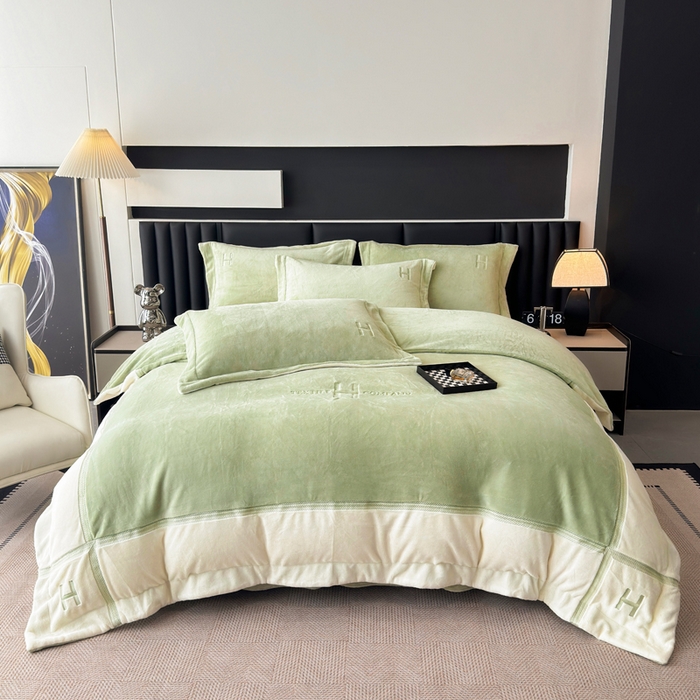 91家纺网 家纺一手货源 找家纺 （总）梦精灵家纺 2025新款高端贵妃绒加厚全消光牛奶绒四件套12斤刺绣拼接工艺（华尔兹场景1）