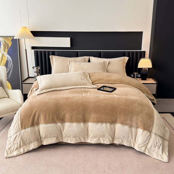 91家纺网 家纺一手货源 找家纺 （总）梦精灵家纺 2025新款高端贵妃绒加厚全消光牛奶绒四件套12斤刺绣拼接工艺（华尔兹场景1）