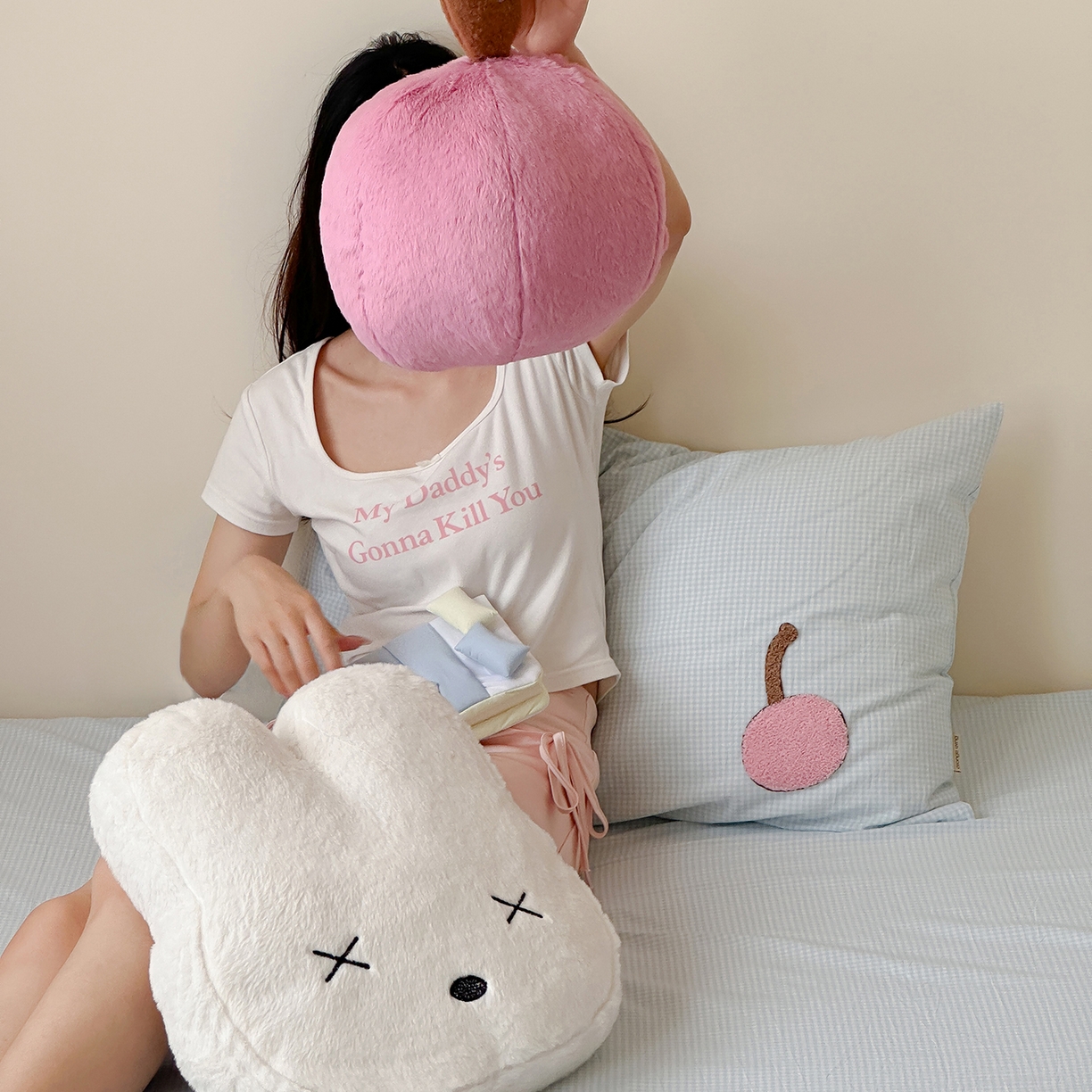 91家纺网 家纺一手货源 找家纺 桔子家纺 2025新款兔兔绒happy系列抱枕 兔兔抱枕