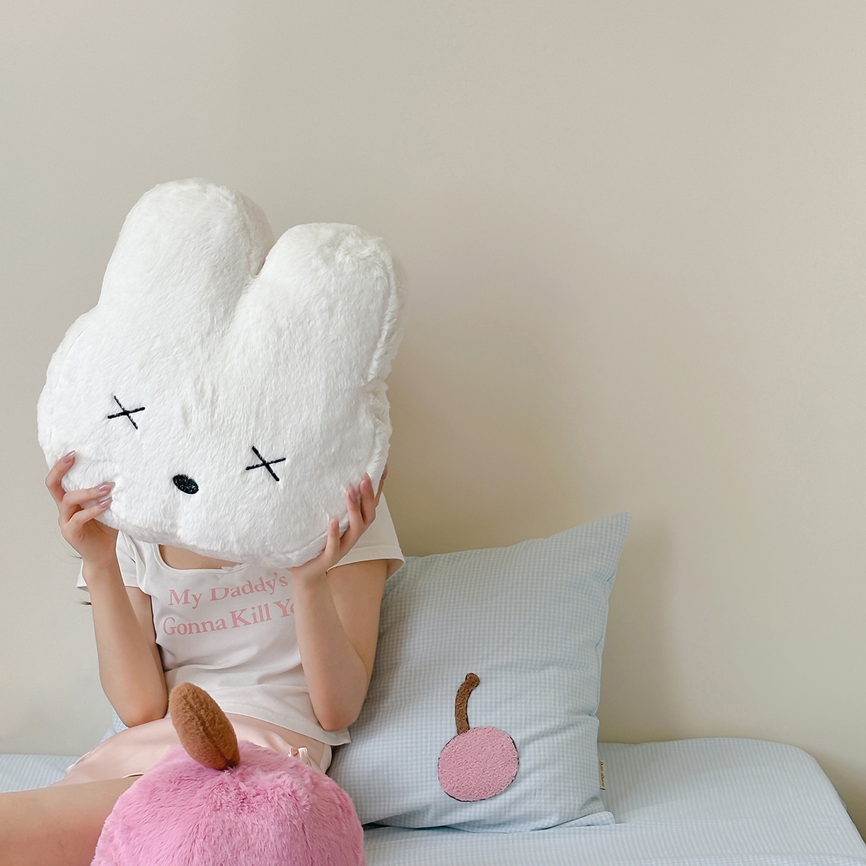 91家纺网 家纺一手货源 找家纺 桔子家纺 2025新款兔兔绒happy系列抱枕 兔兔抱枕