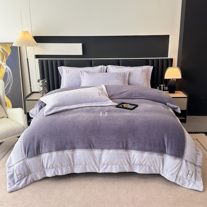 91家纺网 家纺一手货源 找家纺 （总）梦精灵家纺 2025新款高端贵妃绒加厚全消光牛奶绒四件套12斤刺绣拼接工艺（华尔兹场景1）