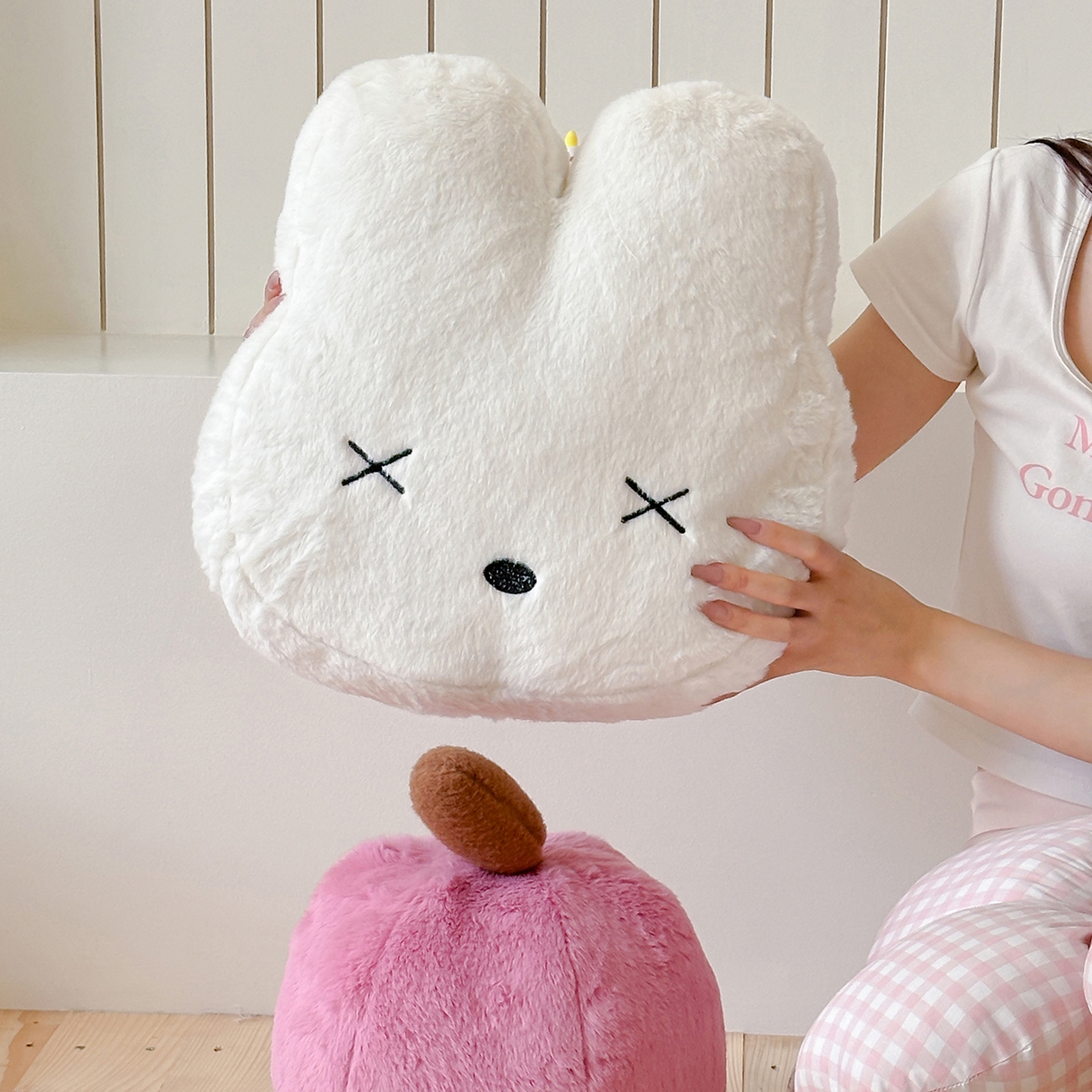 91家纺网 家纺一手货源 找家纺 桔子家纺 2025新款兔兔绒happy系列抱枕 兔兔抱枕