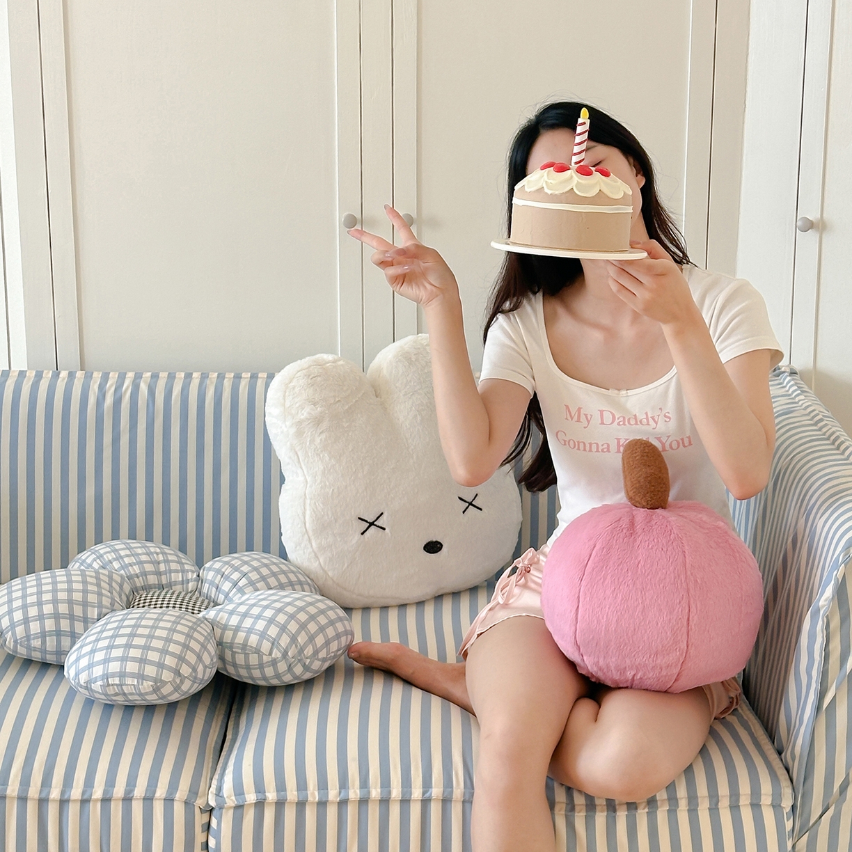 91家纺网 家纺一手货源 找家纺 桔子家纺 2025新款兔兔绒happy系列抱枕 兔兔抱枕