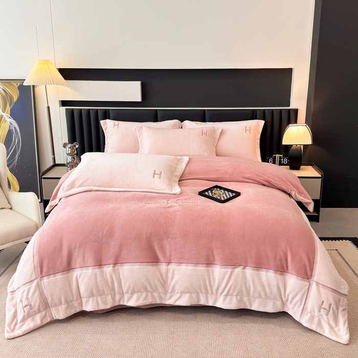 91家纺网 家纺一手货源 找家纺 梦精灵家纺 2025新款高端贵妃绒加厚全消光牛奶绒四件套12斤刺绣拼接工艺（华尔兹场景1） 华尔兹-粉