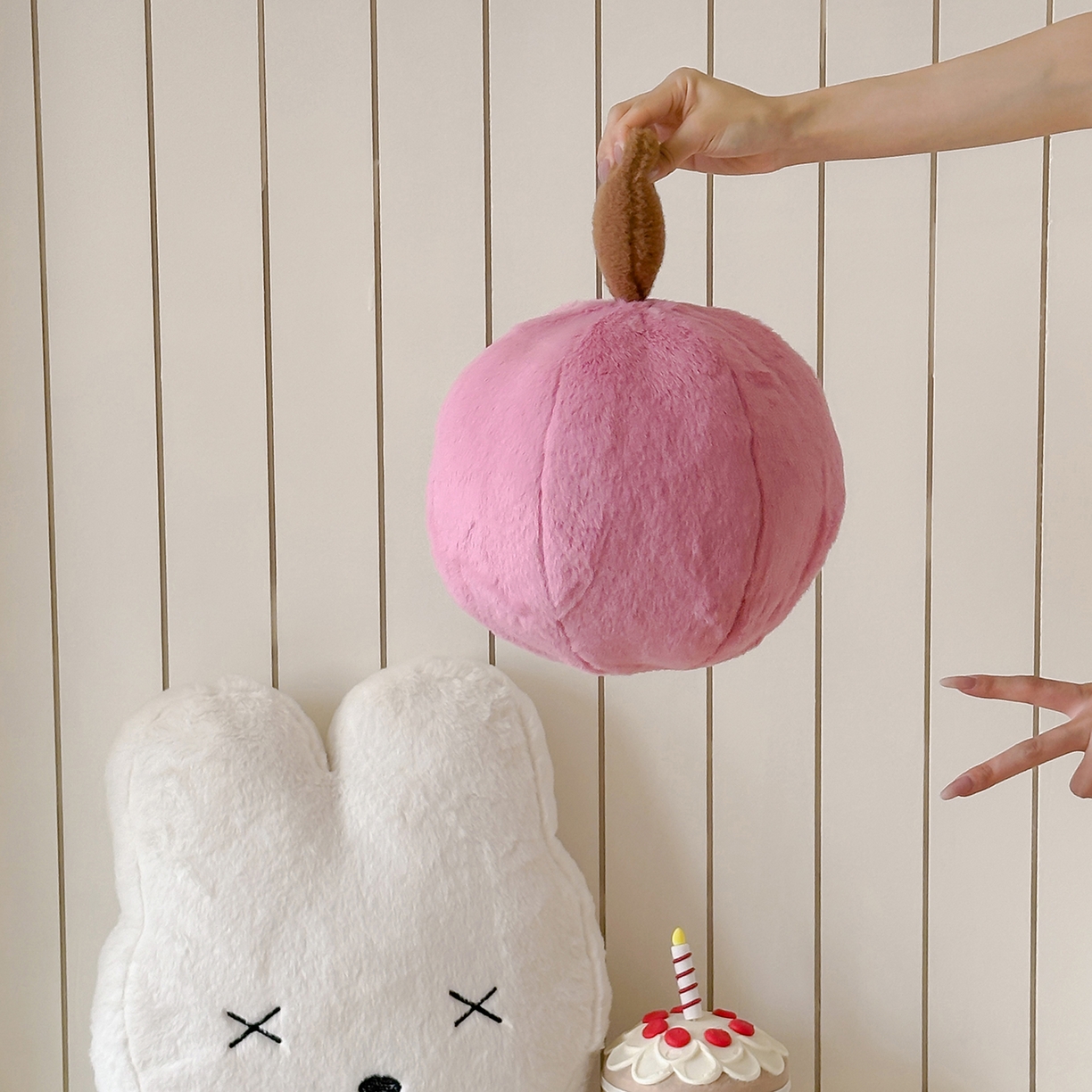 91家纺网 家纺一手货源 找家纺 桔子家纺 2025新款兔兔绒happy系列抱枕 小樱抱枕