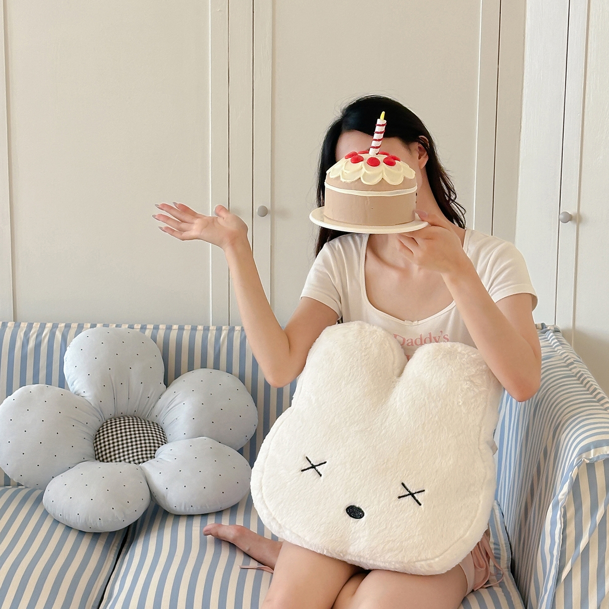 91家纺网 家纺一手货源 找家纺 桔子家纺 2025新款兔兔绒happy系列抱枕 小樱抱枕