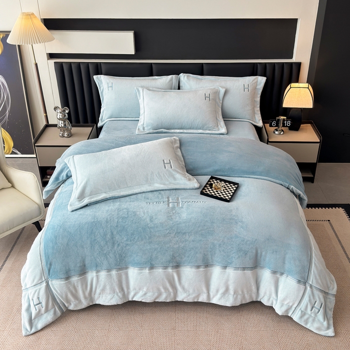 91家纺网 家纺一手货源 找家纺 梦精灵家纺 2025新款高端贵妃绒加厚全消光牛奶绒四件套12斤刺绣拼接工艺（华尔兹场景1） 华尔兹-兰