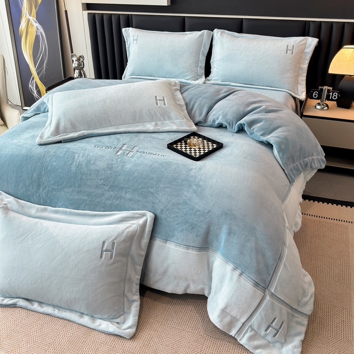 91家纺网 家纺一手货源 找家纺 梦精灵家纺 2025新款高端贵妃绒加厚全消光牛奶绒四件套12斤刺绣拼接工艺（华尔兹场景1） 华尔兹-兰