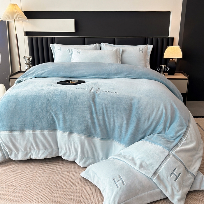 91家纺网 家纺一手货源 找家纺 梦精灵家纺 2025新款高端贵妃绒加厚全消光牛奶绒四件套12斤刺绣拼接工艺（华尔兹场景1） 华尔兹-兰