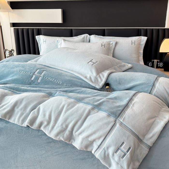 91家纺网 家纺一手货源 找家纺 梦精灵家纺 2025新款高端贵妃绒加厚全消光牛奶绒四件套12斤刺绣拼接工艺（华尔兹场景1） 华尔兹-兰