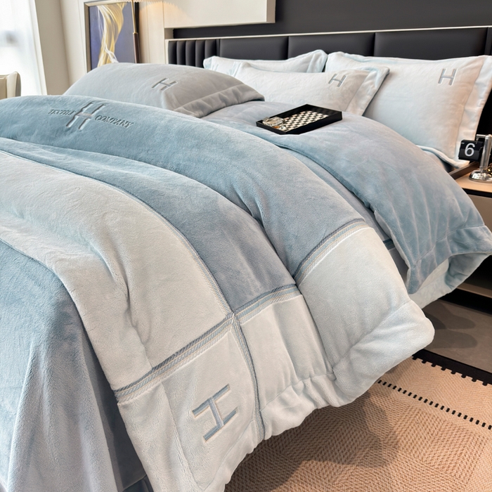 91家纺网 家纺一手货源 找家纺 梦精灵家纺 2025新款高端贵妃绒加厚全消光牛奶绒四件套12斤刺绣拼接工艺（华尔兹场景1） 华尔兹-兰