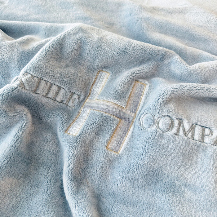 91家纺网 家纺一手货源 找家纺 梦精灵家纺 2025新款高端贵妃绒加厚全消光牛奶绒四件套12斤刺绣拼接工艺（华尔兹场景1） 华尔兹-兰