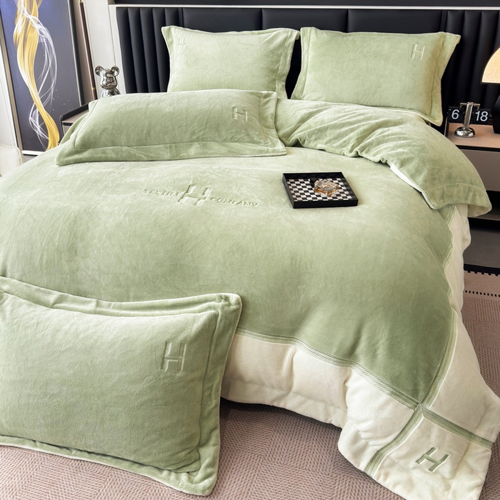 91家纺网 家纺一手货源 找家纺 梦精灵家纺 2025新款高端贵妃绒加厚全消光牛奶绒四件套12斤刺绣拼接工艺（华尔兹场景1） 华尔兹-绿