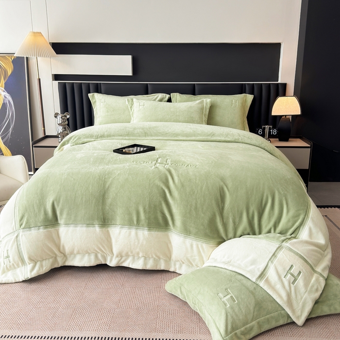 91家纺网 家纺一手货源 找家纺 梦精灵家纺 2025新款高端贵妃绒加厚全消光牛奶绒四件套12斤刺绣拼接工艺（华尔兹场景1） 华尔兹-绿