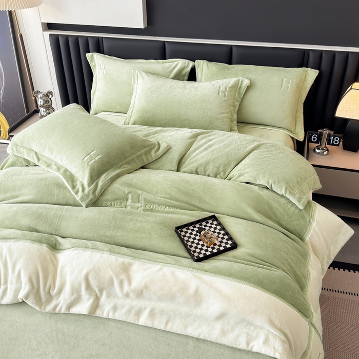 91家纺网 家纺一手货源 找家纺 梦精灵家纺 2025新款高端贵妃绒加厚全消光牛奶绒四件套12斤刺绣拼接工艺（华尔兹场景1） 华尔兹-绿