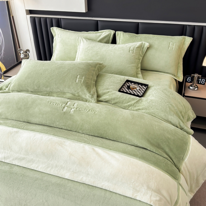 91家纺网 家纺一手货源 找家纺 梦精灵家纺 2025新款高端贵妃绒加厚全消光牛奶绒四件套12斤刺绣拼接工艺（华尔兹场景1） 华尔兹-绿