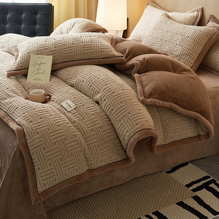 91家纺网 家纺一手货源 找家纺 晨曦家纺 2025新款230克加厚保暖塔芙绒牛奶绒四件套法兰绒 简爱-深咖