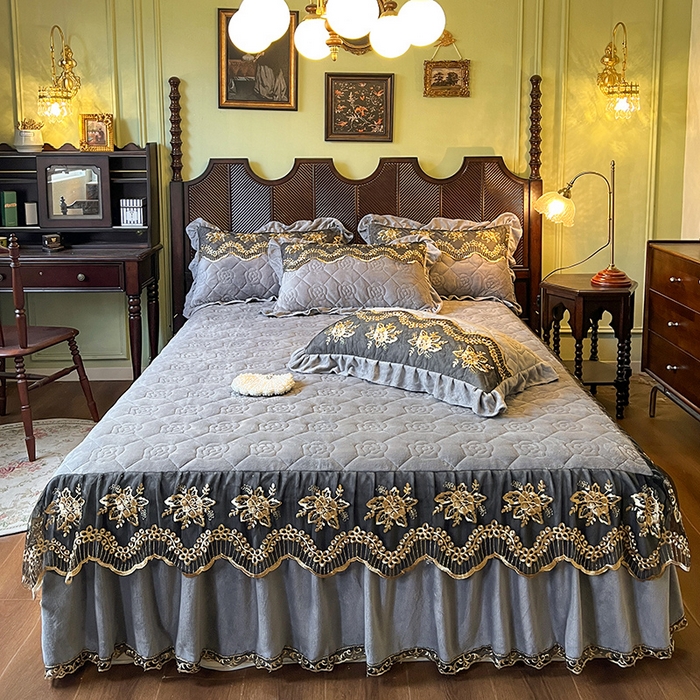 91家纺网 家纺一手货源 找家纺 网红馆（ck家纺） 2025新款高克重牛奶绒床裙四件套-卡妮娜系列 卡妮娜-灰色