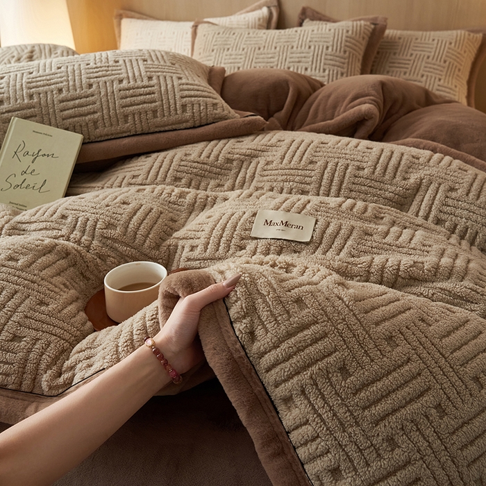 91家纺网 家纺一手货源 找家纺 晨曦家纺 2025新款230克加厚保暖塔芙绒牛奶绒四件套法兰绒 简爱-深咖