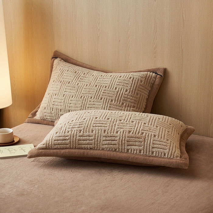 91家纺网 家纺一手货源 找家纺 晨曦家纺 2025新款230克加厚保暖塔芙绒牛奶绒四件套法兰绒 简爱-深咖