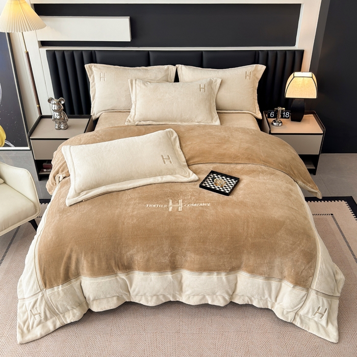 91家纺网 家纺一手货源 找家纺 梦精灵家纺 2025新款高端贵妃绒加厚全消光牛奶绒四件套12斤刺绣拼接工艺（华尔兹场景1） 华尔兹-驼