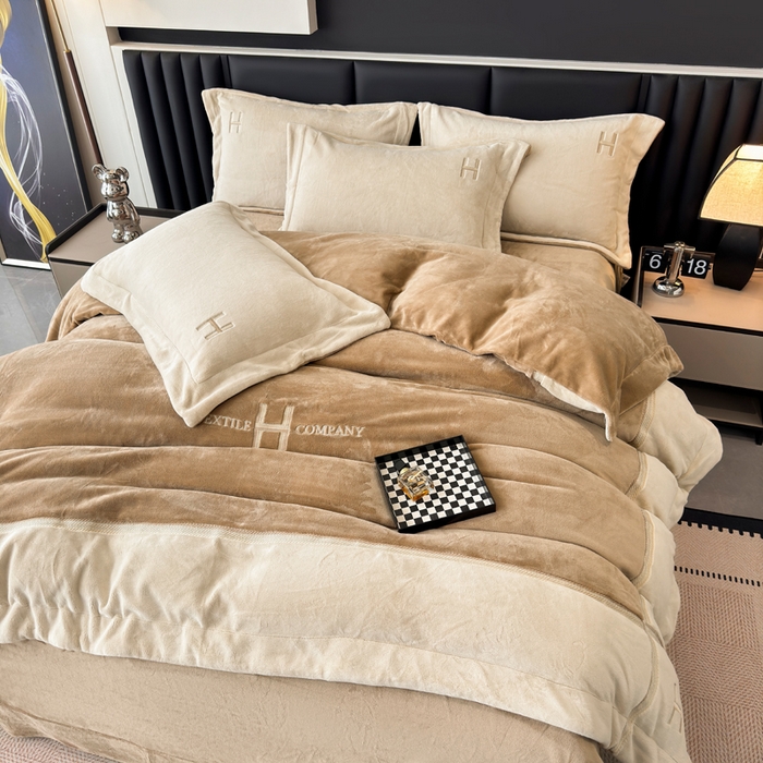 91家纺网 家纺一手货源 找家纺 梦精灵家纺 2025新款高端贵妃绒加厚全消光牛奶绒四件套12斤刺绣拼接工艺（华尔兹场景1） 华尔兹-驼