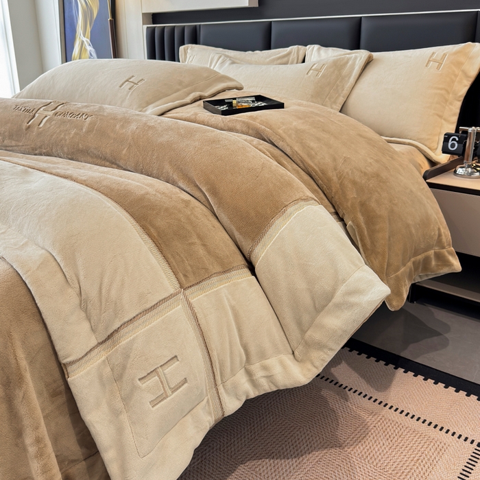 91家纺网 家纺一手货源 找家纺 梦精灵家纺 2025新款高端贵妃绒加厚全消光牛奶绒四件套12斤刺绣拼接工艺（华尔兹场景1） 华尔兹-驼