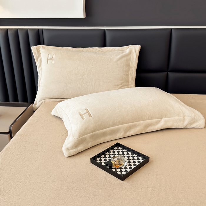 91家纺网 家纺一手货源 找家纺 梦精灵家纺 2025新款高端贵妃绒加厚全消光牛奶绒四件套12斤刺绣拼接工艺（华尔兹场景1） 华尔兹-驼