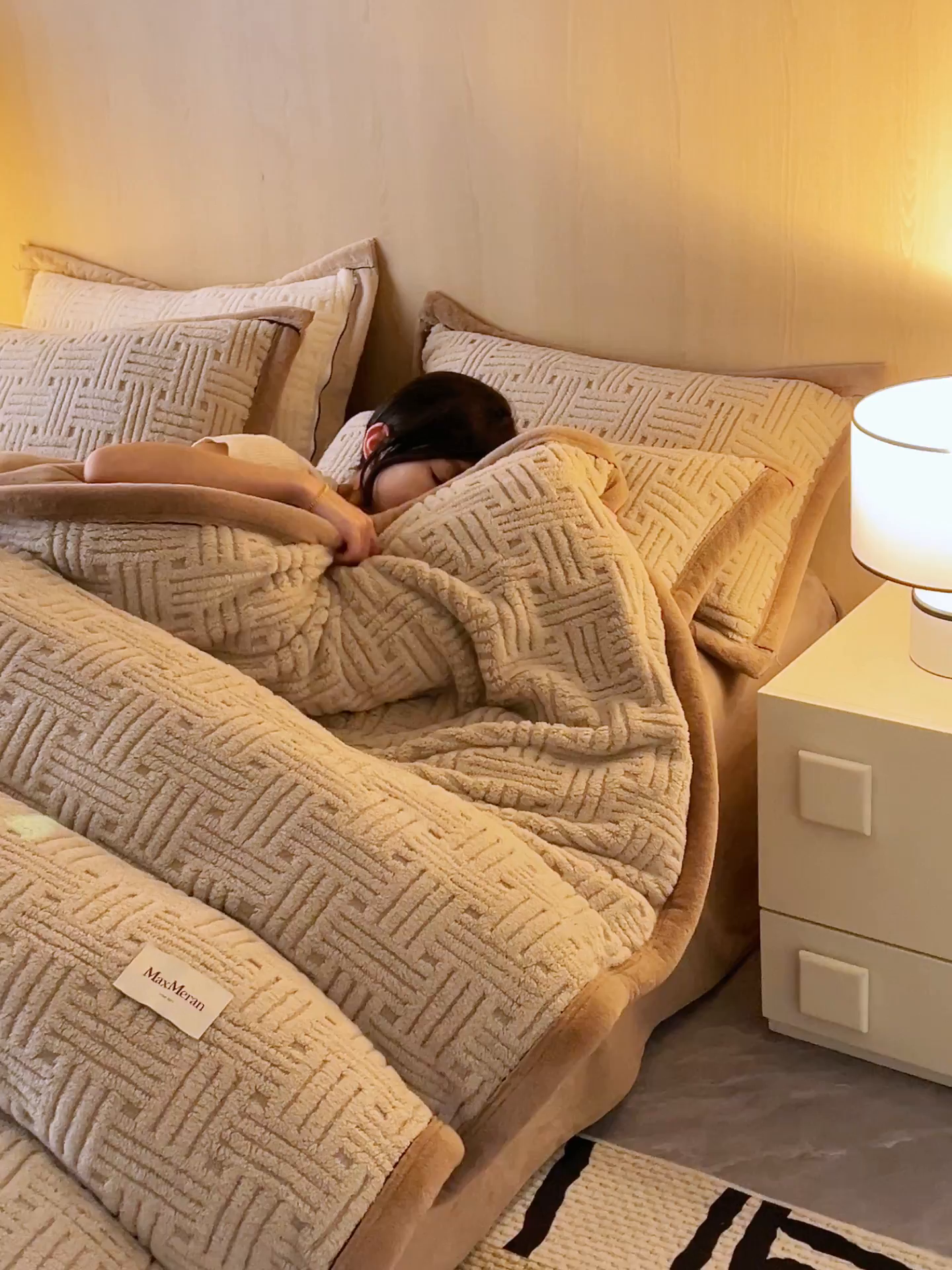 91家纺网 家纺一手货源 找家纺 晨曦家纺 2025新款230克加厚保暖塔芙绒牛奶绒四件套法兰绒 简爱-深咖