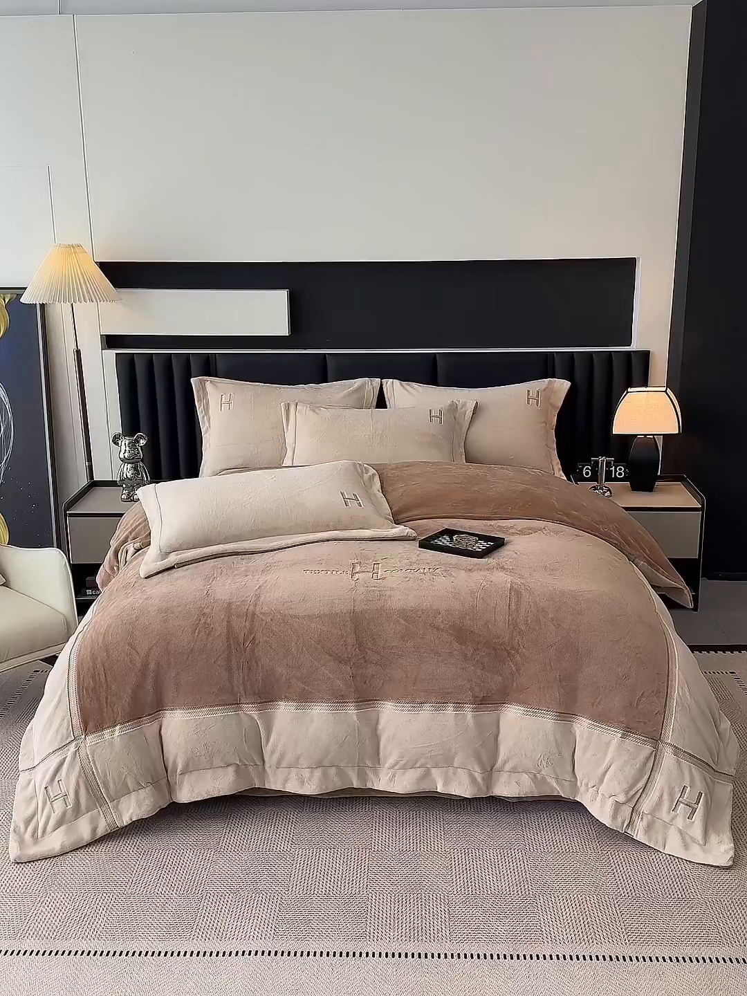 91家纺网 家纺一手货源 找家纺 梦精灵家纺 2025新款高端贵妃绒加厚全消光牛奶绒四件套12斤刺绣拼接工艺（华尔兹场景1） 华尔兹-驼