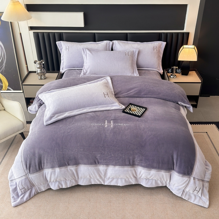 91家纺网 家纺一手货源 找家纺 梦精灵家纺 2025新款高端贵妃绒加厚全消光牛奶绒四件套12斤刺绣拼接工艺（华尔兹场景1） 华尔兹-紫