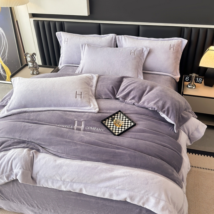 91家纺网 家纺一手货源 找家纺 梦精灵家纺 2025新款高端贵妃绒加厚全消光牛奶绒四件套12斤刺绣拼接工艺（华尔兹场景1） 华尔兹-紫