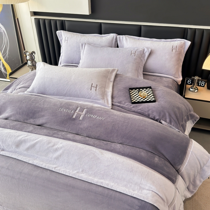 91家纺网 家纺一手货源 找家纺 梦精灵家纺 2025新款高端贵妃绒加厚全消光牛奶绒四件套12斤刺绣拼接工艺（华尔兹场景1） 华尔兹-紫